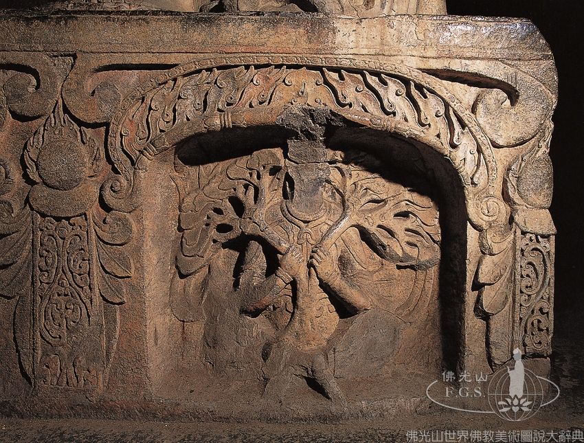 North Xiangtangshan Grotto 9: Deities