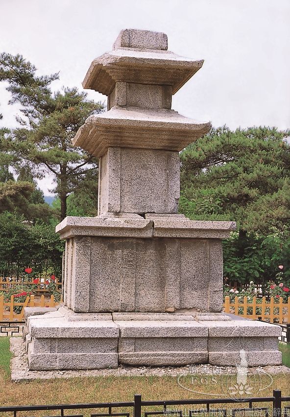 Galhangsa Temple Twin Pagodas