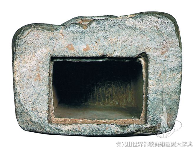 Hachigatamine Sutra Mound: Maitreya Buddha