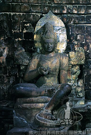 Mendut Temple: Buddha and Bodhisattvas