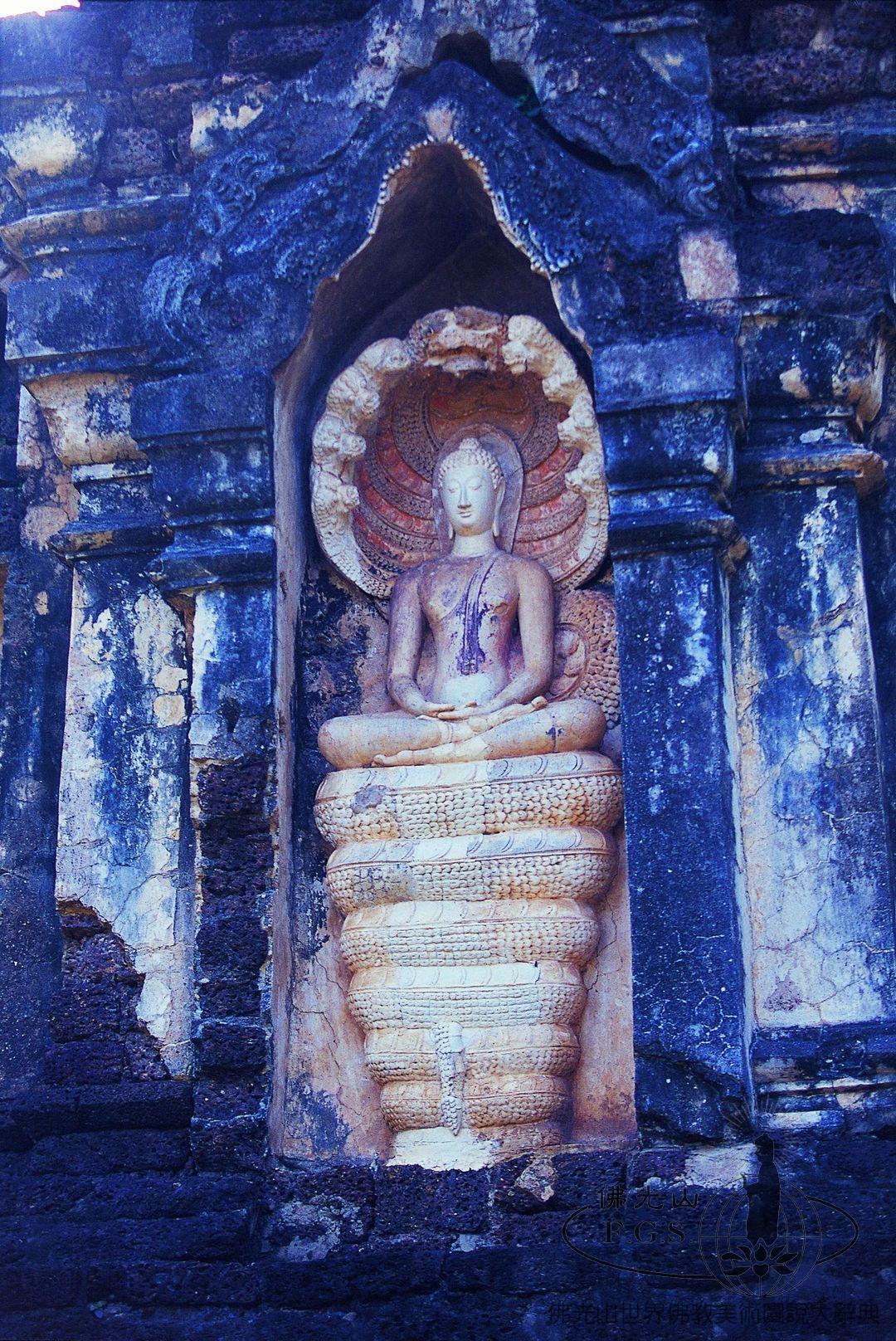 Wat Chedi Chet Thaeo