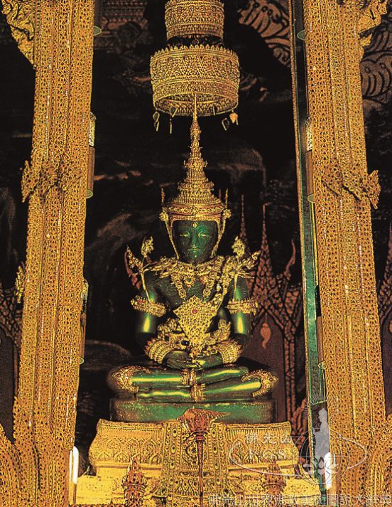 Wat Phra Kaeo Ordination Hall: Emerald Buddha