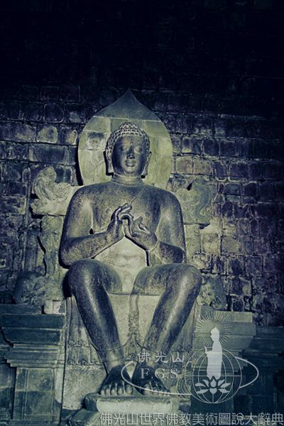 Mendut Temple: Buddha and Bodhisattvas