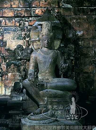 Mendut Temple: Buddha and Bodhisattvas