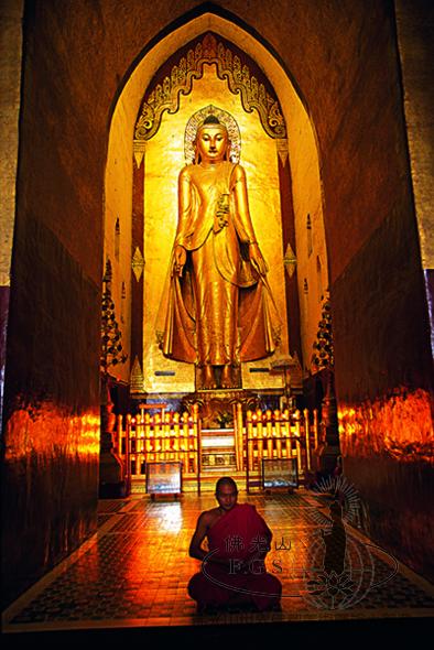 Ananda Temple: Buddhas of the Past and Present