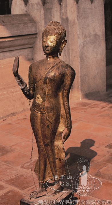 Hor Phra Keo Temple: Standing Buddha