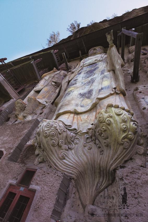 Maijishan Niche 98: Buddha Triad