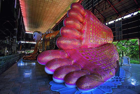 Chaukhtatgyi Pagoda: Reclining Buddha