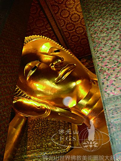 Wat Phra Chetuphon Reclining Buddha Hall: Reclining Buddha