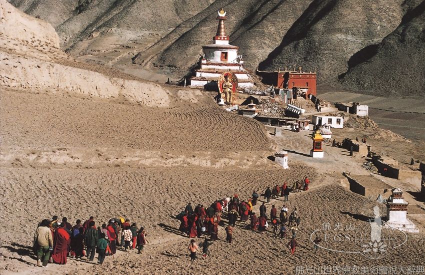 Tsoniang Stupa and Samdrub Monastery