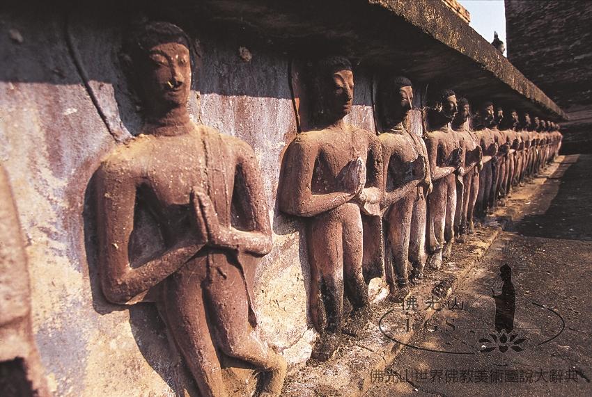 瑪哈泰寺塔群基壇僧人像