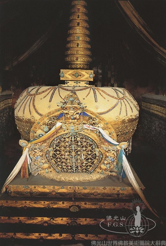 八世達賴靈塔