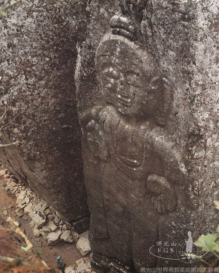 斷石山神仙寺磨崖北岩彌勒佛立像