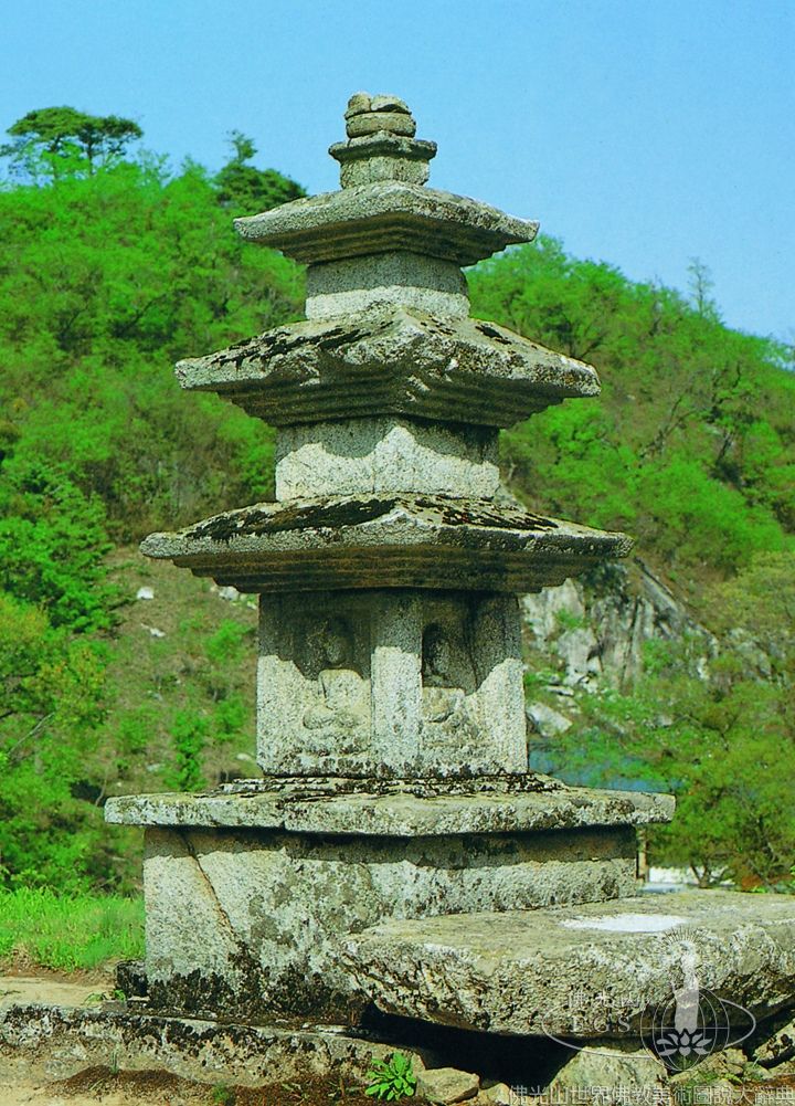 青巖寺修道庵東三層石塔