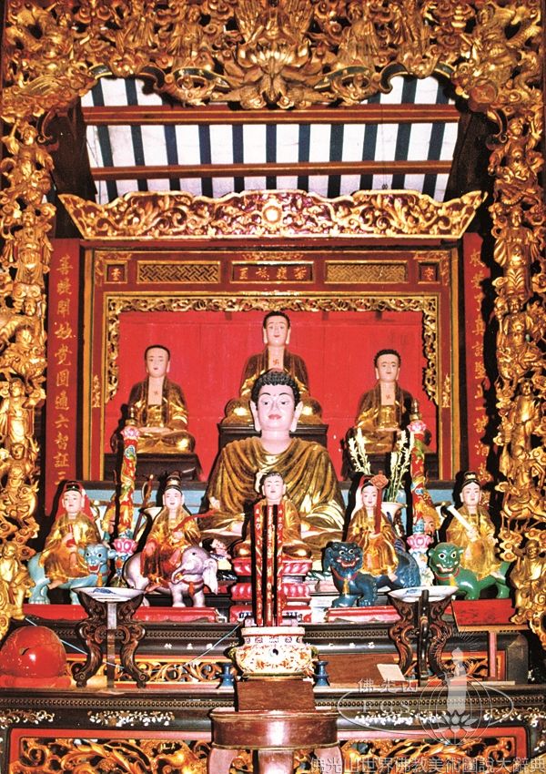 會慶寺大殿佛龕