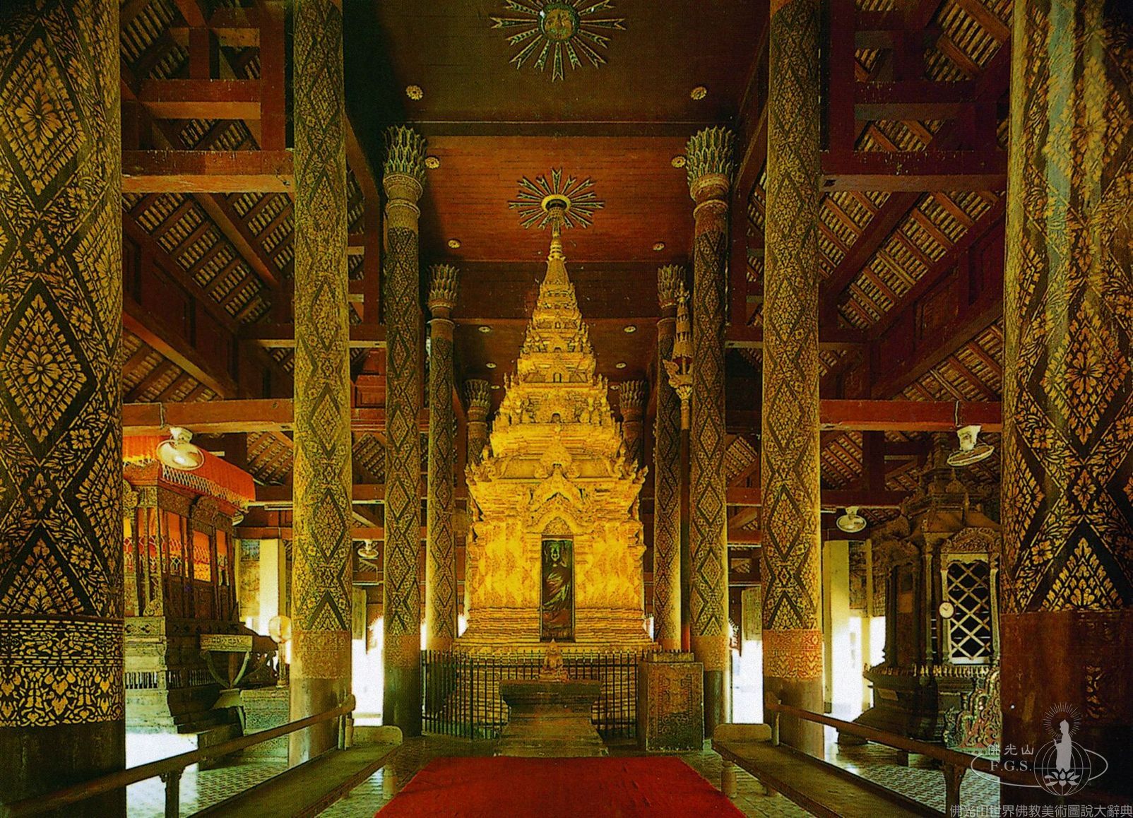 南邦鑾寺大殿內部