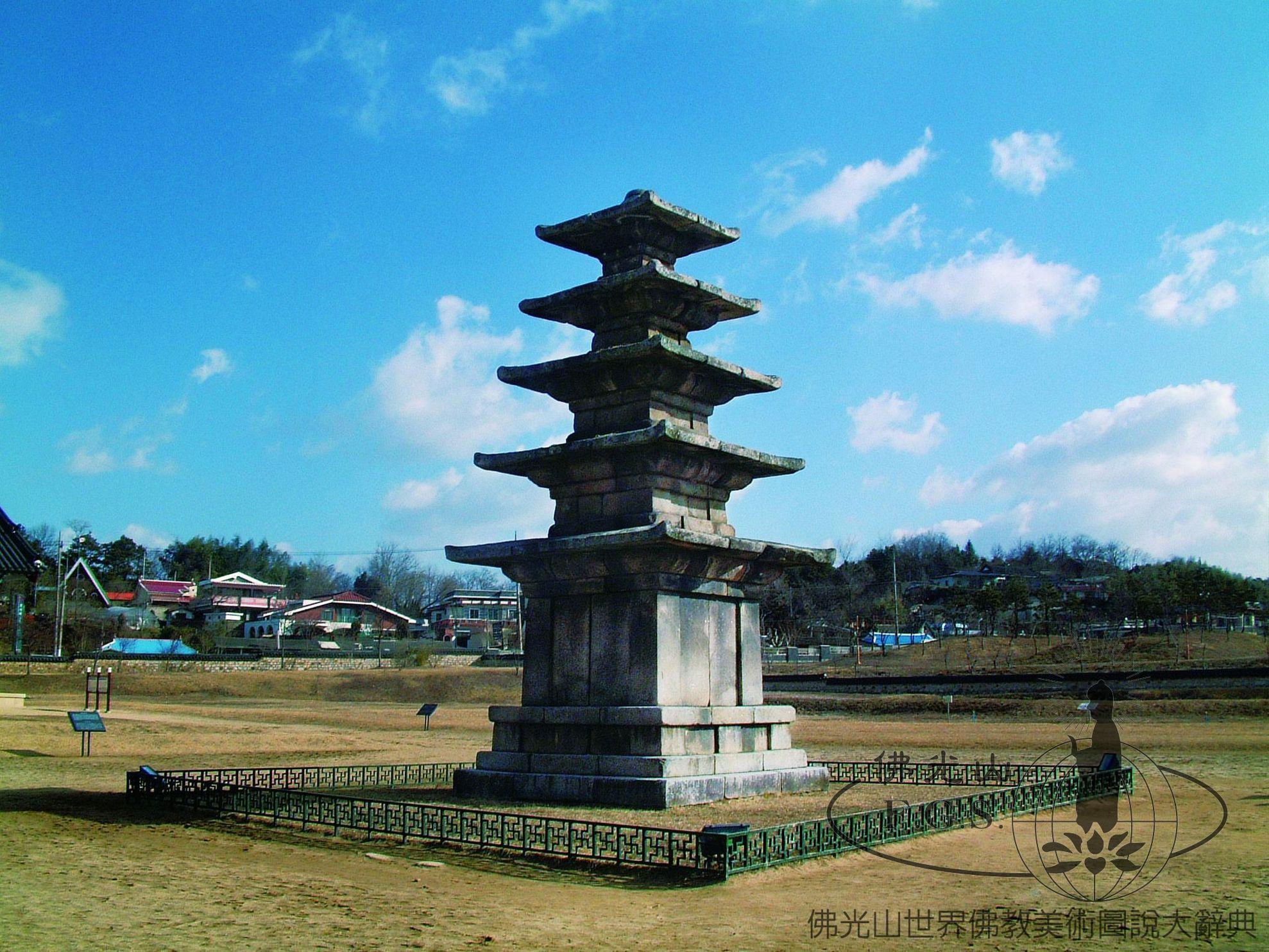 定林寺遺址五層石塔