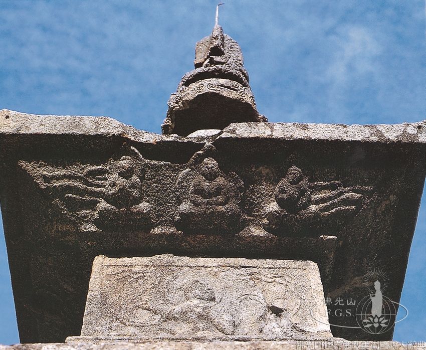 實相寺百丈庵三層石塔（局部）