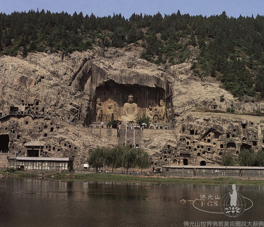 龍門石窟奉先寺遠景