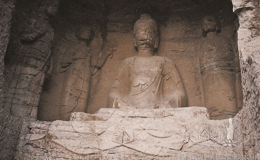 龍洞石窟一鋪五身造像