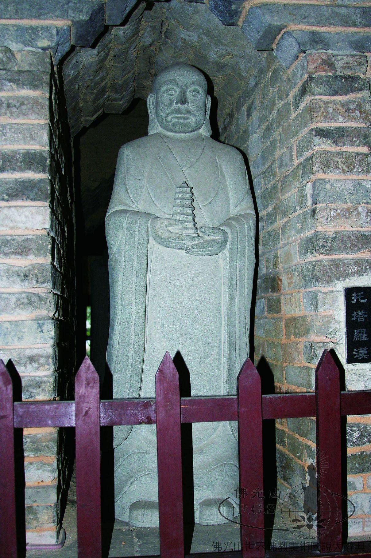 延慶寺塔托塔羅漢像