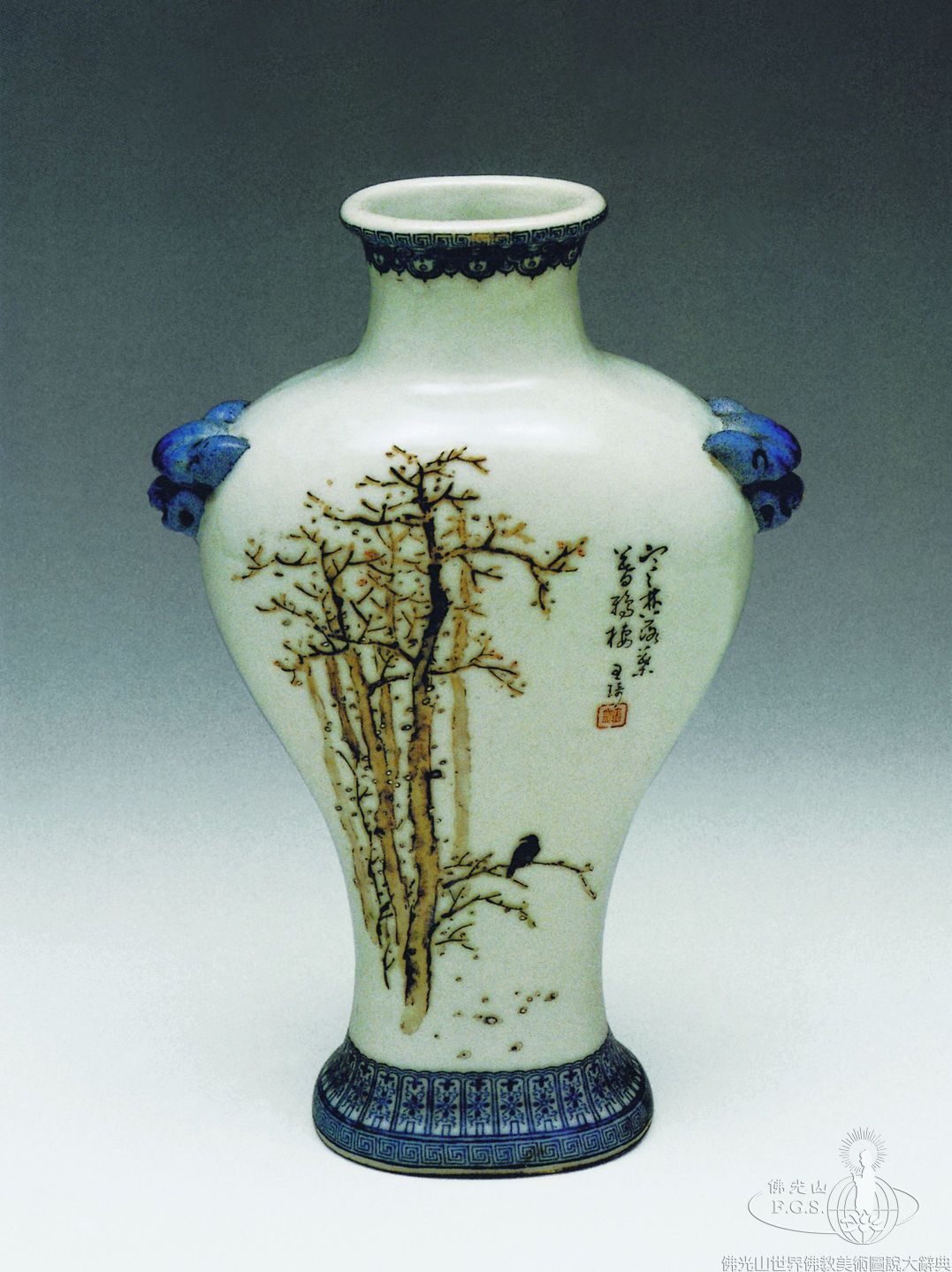 瓷塑粉彩坐僧瓶（背面）