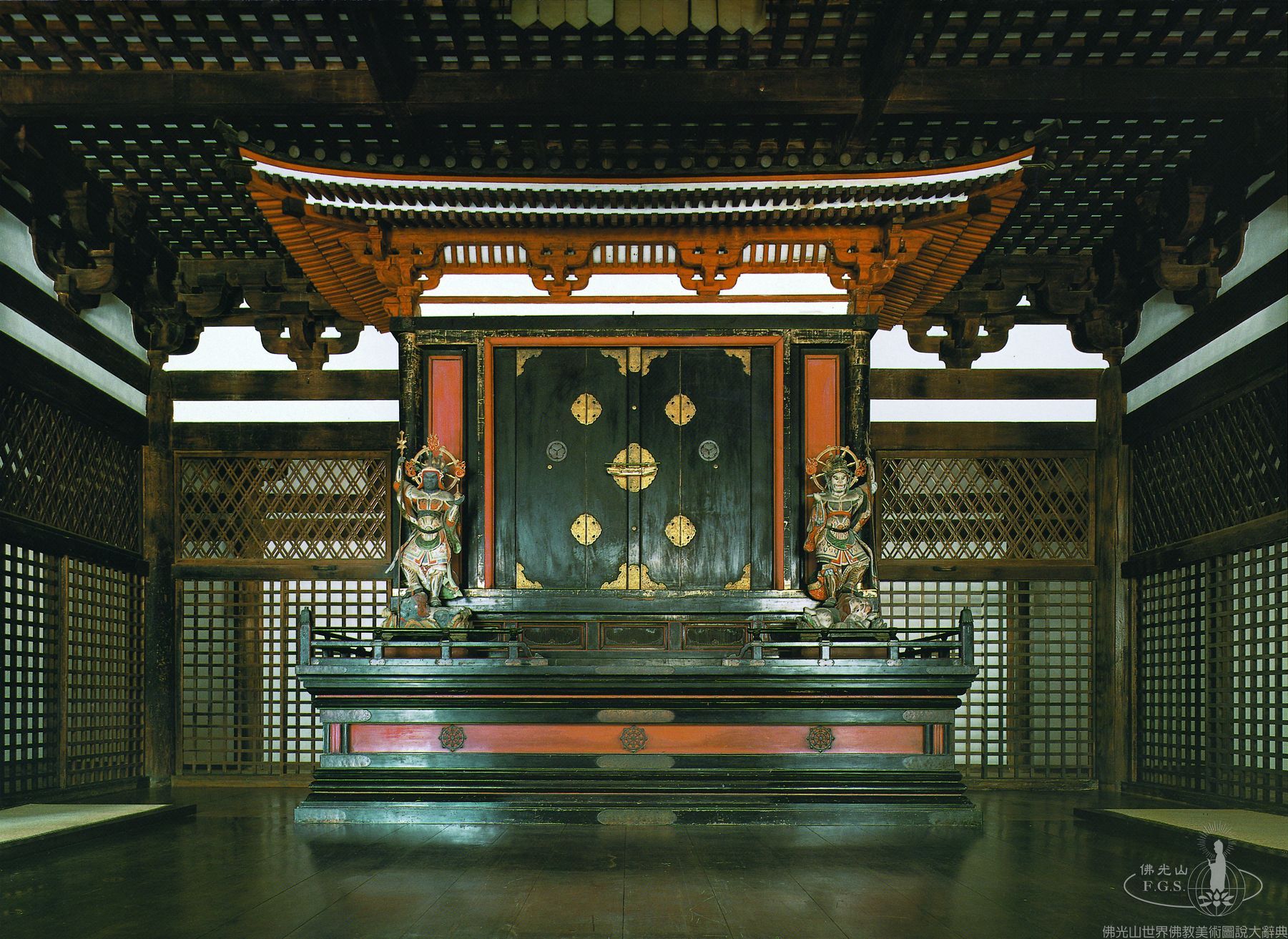 長保寺本堂內部