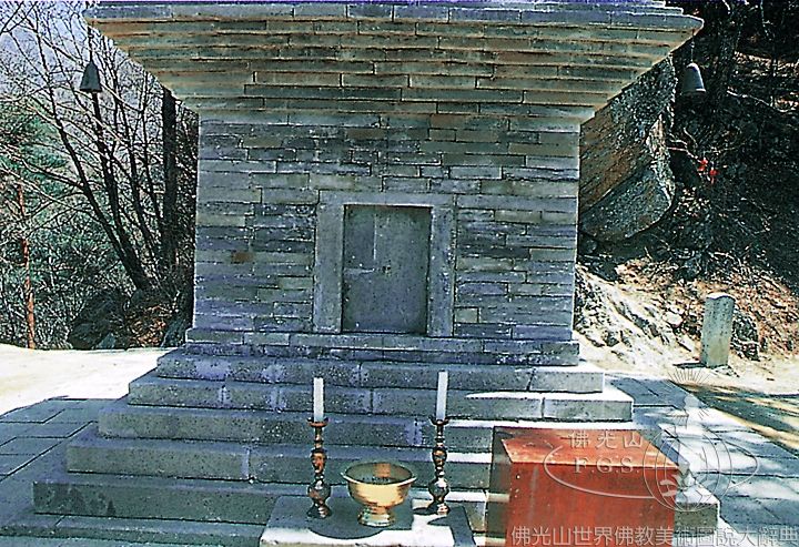 淨巖寺水瑪瑙塔龕室