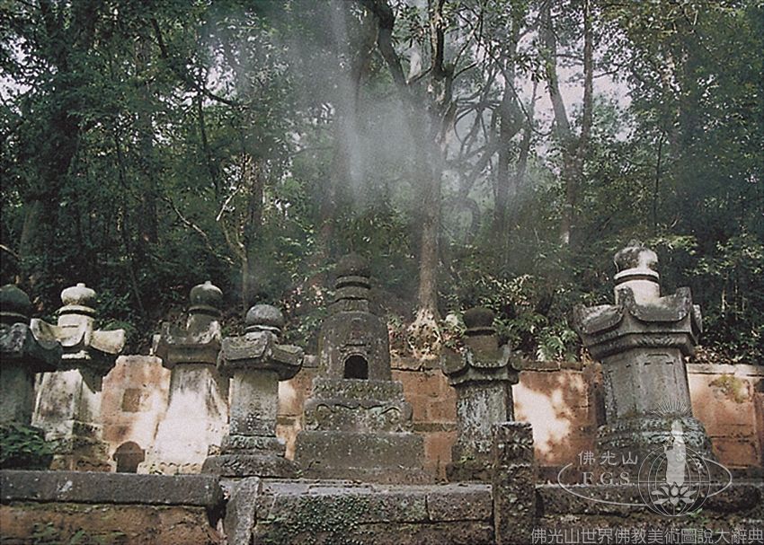 普利寺洞山塔林