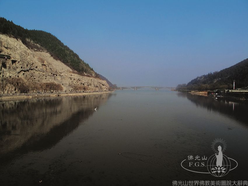 龍門山伊水兩岸