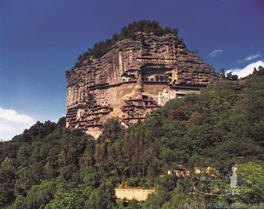 麥積山石窟遠景